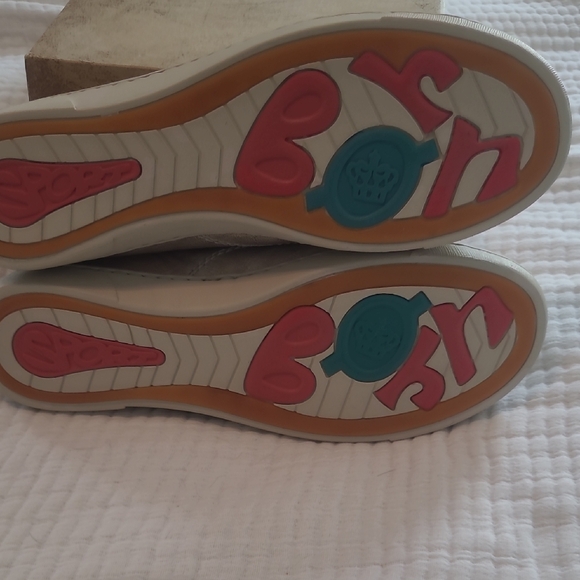 Born Gold Lace-Up Sneakers with Metallic Finish - Picture 2 of 4